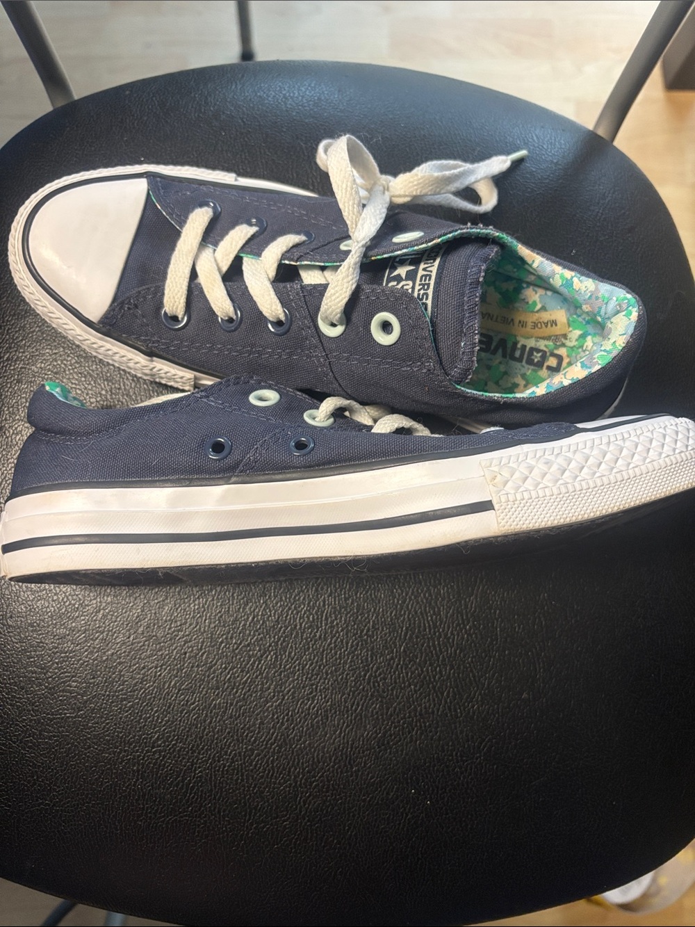 Converse Kids Navy Canvas Low-Top Sneakers with Green Floral Lining
